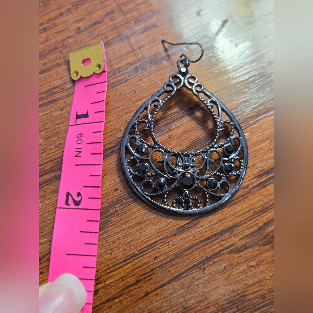 Chic Black Filigree Teardrop Earrings‎